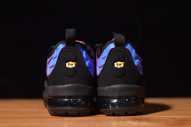 NIKE AIR VAPORMAX PLUS