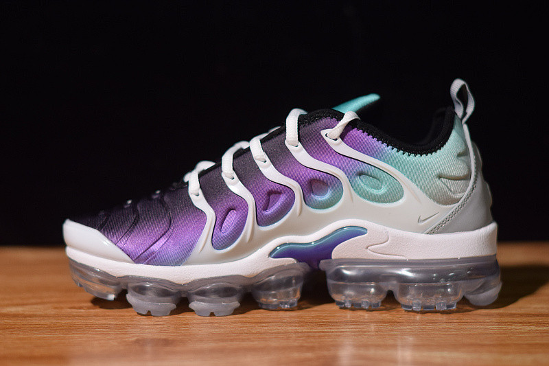 NIKE AIR VAPORMAX PLUS