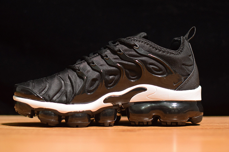 NIKE AIR VAPORMAX PLUS TRIPLE BLACK 924453-004