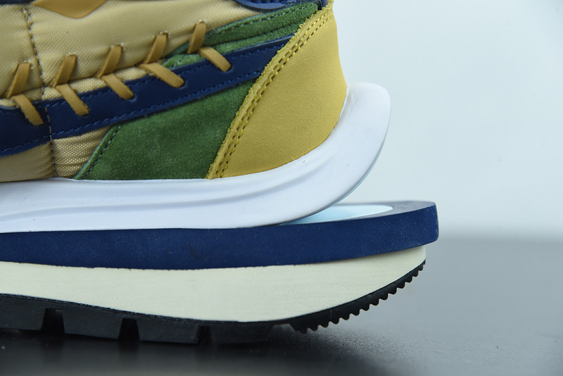 SACAI X NIKE LDWAFFLE X JEAN PAUL GAULTIER DD9186-200