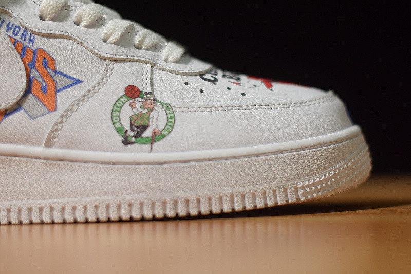 NIKE AIR FORCE 1 MID