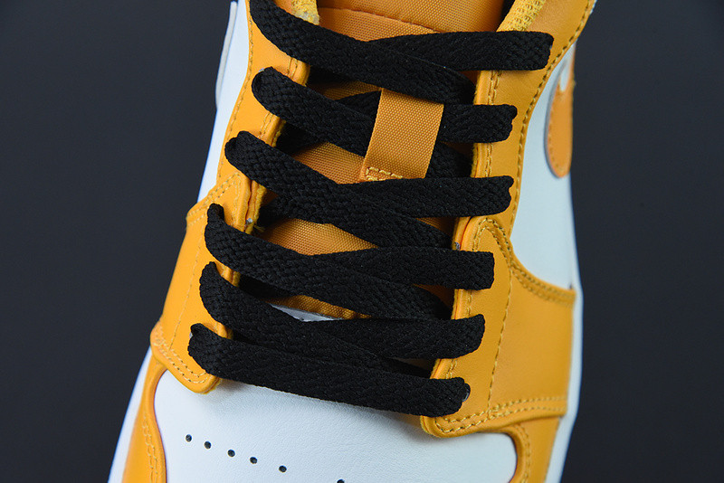 Air Jordan 1 Low “Taxi” 553558-701