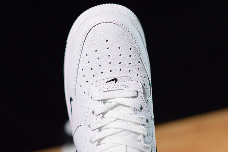 NIKE AIR FORCE 1 MID