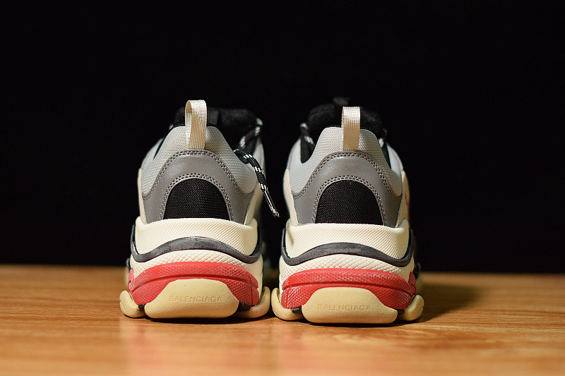BC TRIPLE S TRAINER 512175 W0903 1081