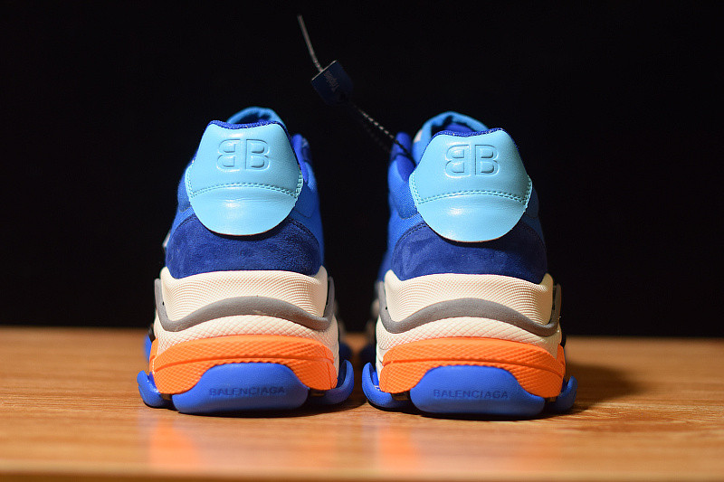 BC TRIPLE S TRAINER ROYALMONTH 483565 W06E1 1022