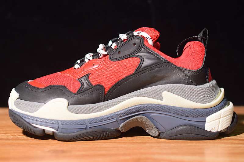BC TRIPLE S TRAINER 483513 W06E1 1006