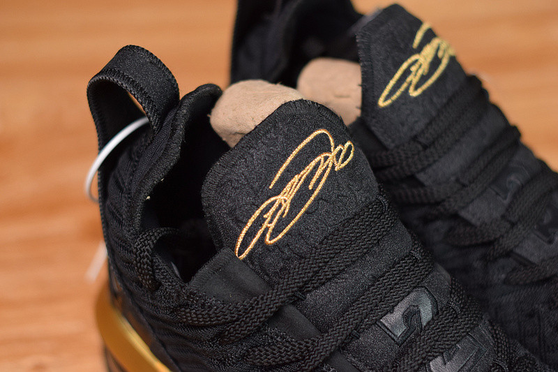 NIKE LEBRON 16 DRESSED FOR A KING BQ5970-007