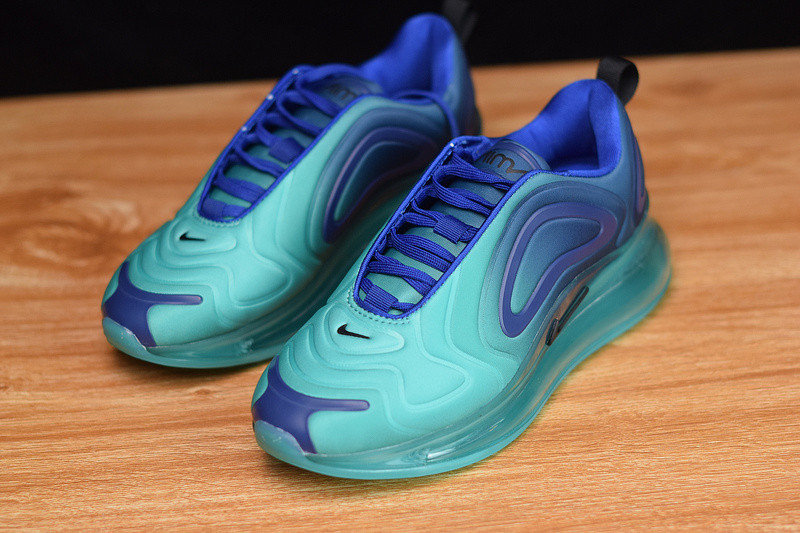 NIKE AIR MAX 720