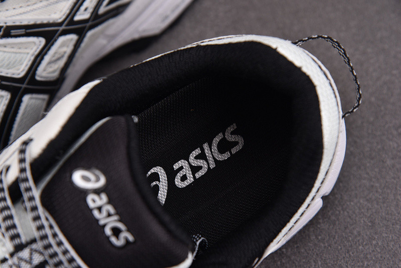 ASICS Gel‑kahana 8 White/Black 1011B133‑100