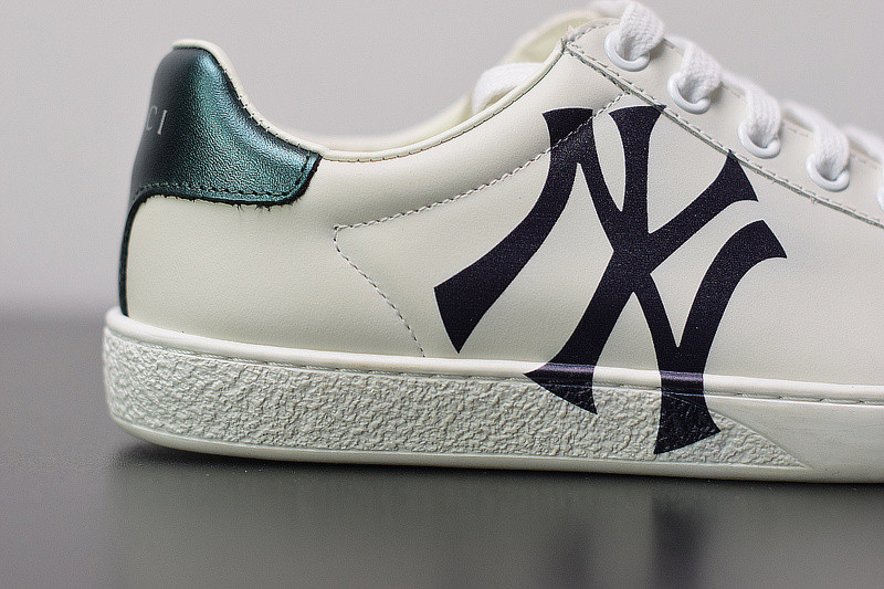 G*u*i ace embroidered low-top sneaker