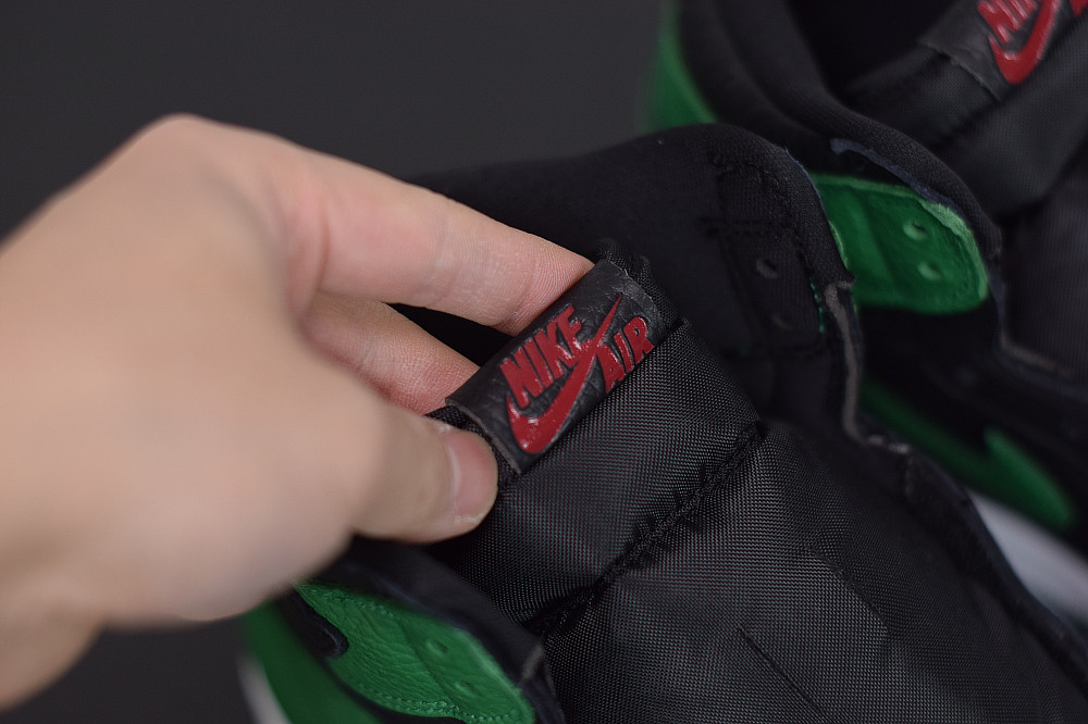 AIR JORDAN 1 PINE GREEN  555088-030