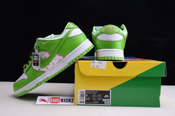 Supreme X NIKE SB DUNK LOW WHITE/METALLIC GOLD-GREEN DH3228-101