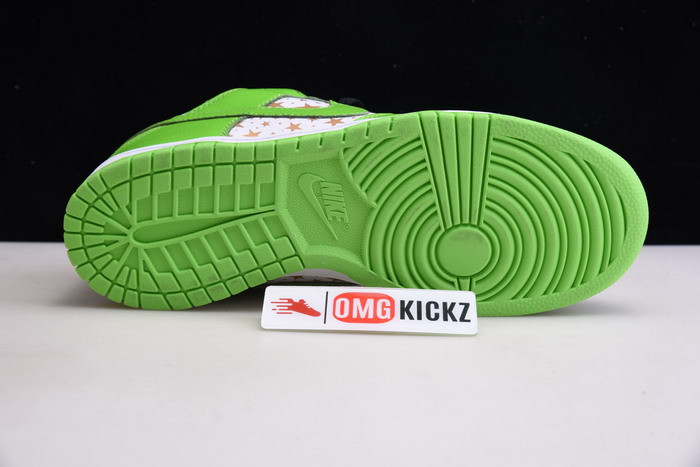 Supreme X NIKE SB DUNK LOW WHITE/METALLIC GOLD-GREEN DH3228-101