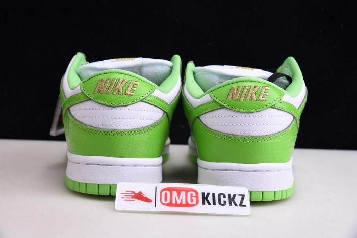 Supreme X NIKE SB DUNK LOW WHITE/METALLIC GOLD-GREEN DH3228-101