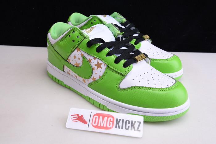 Supreme X NIKE SB DUNK LOW WHITE/METALLIC GOLD-GREEN DH3228-101