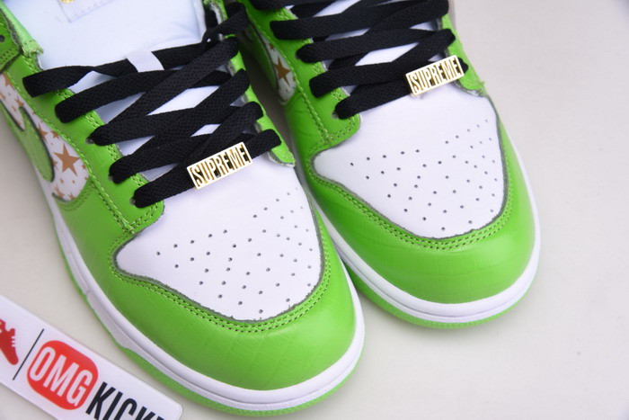 Supreme X NIKE SB DUNK LOW WHITE/METALLIC GOLD-GREEN DH3228-101