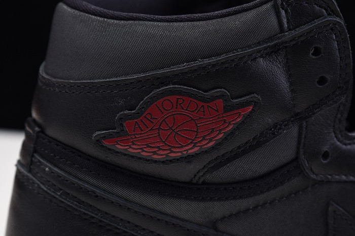 AIR JORDAN 1 SATIN BLACK GYM RED 555088-060