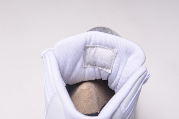 AIR JORDAN 11 WMNS WHITE METALLIC SILVER AR0715-100