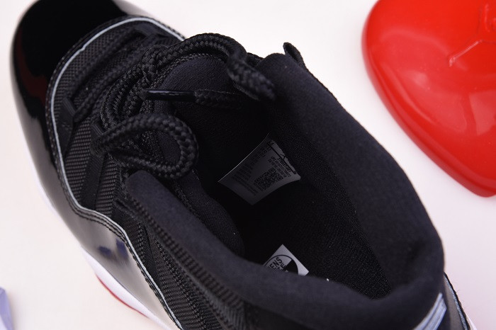 AIR JORDAN 11 BRED 2019 378037-061
