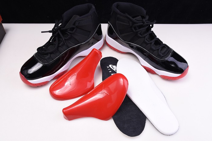 AIR JORDAN 11 BRED 2019 378037-061