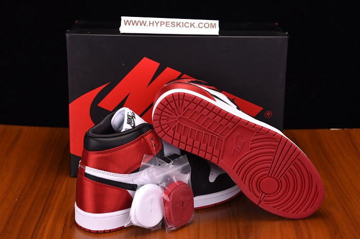 AIR JORDAN 1 SATIN BLACK TOE  CD0461-016