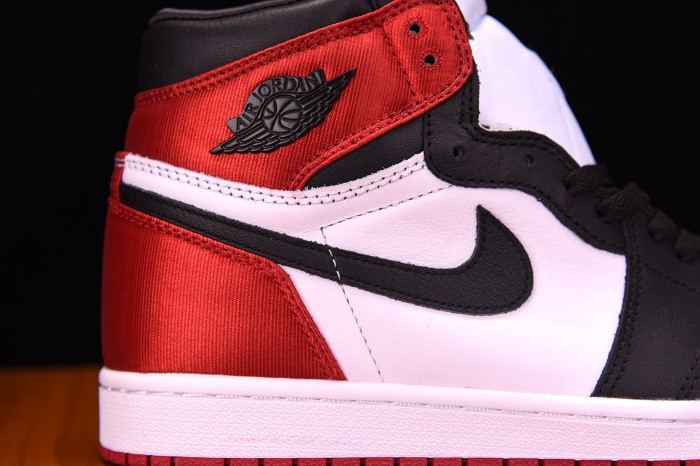 AIR JORDAN 1 SATIN BLACK TOE  CD0461-016