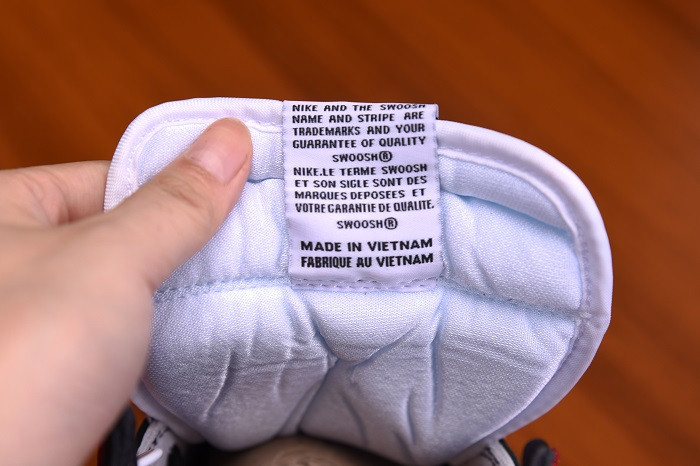 AIR JORDAN 1 SATIN BLACK TOE  CD0461-016