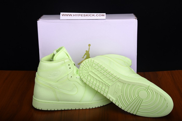 AIR JORDAN 1 HIGH PREMIUM “BARELY VOLT”  AH7389-700