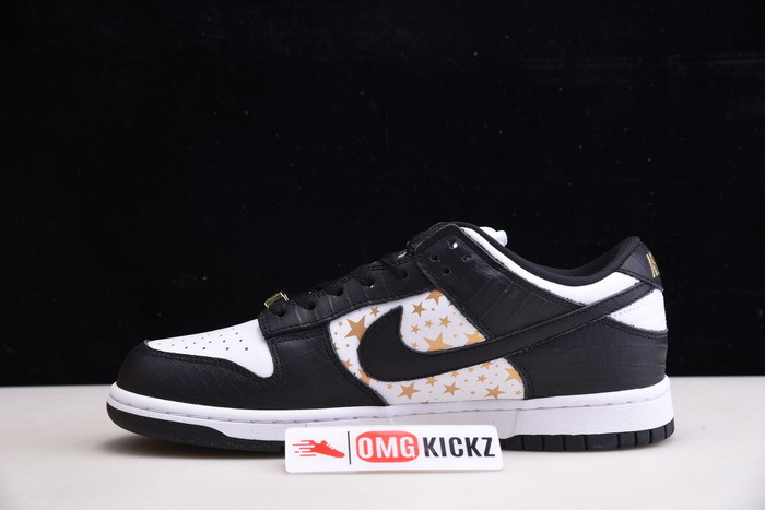 Supreme X NIKE SB DUNK LOW WHITE/METALLIC GOLD-BLACK DH3228-102