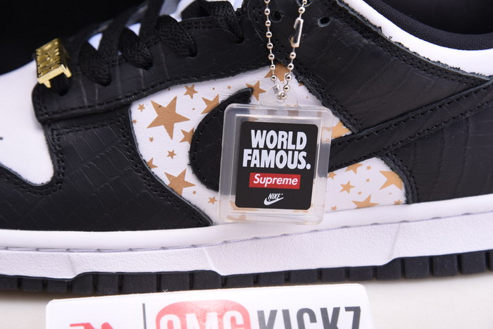 Supreme X NIKE SB DUNK LOW WHITE/METALLIC GOLD-BLACK DH3228-102