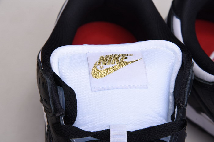 Supreme X NIKE SB DUNK LOW WHITE/METALLIC GOLD-BLACK DH3228-102