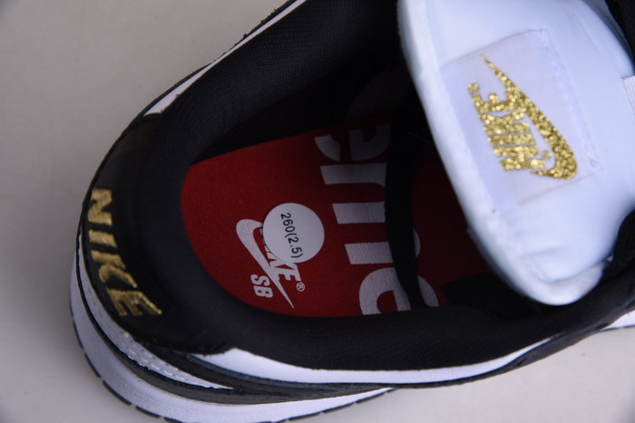 Supreme X NIKE SB DUNK LOW WHITE/METALLIC GOLD-BLACK DH3228-102