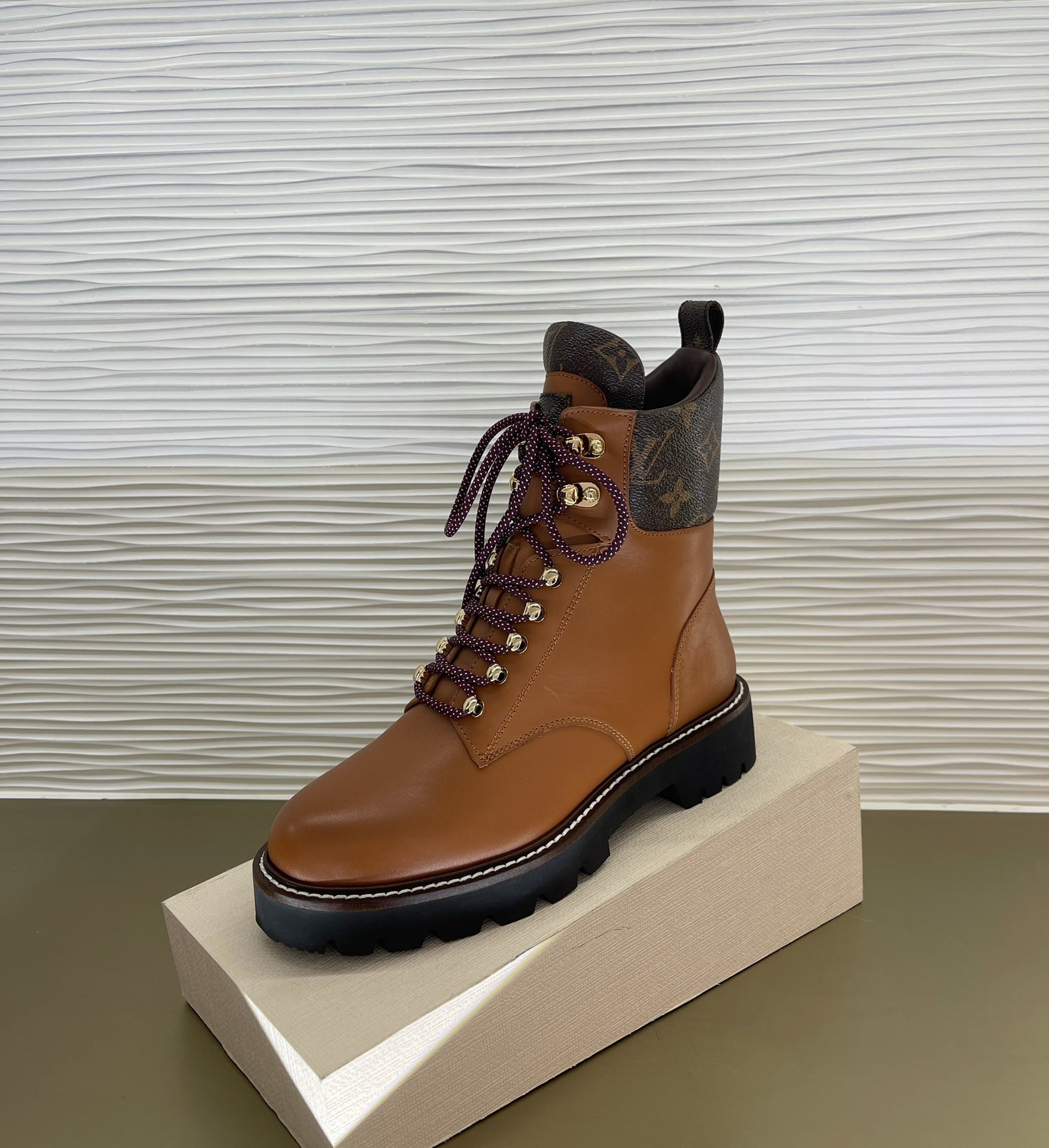 LVT BOOTS