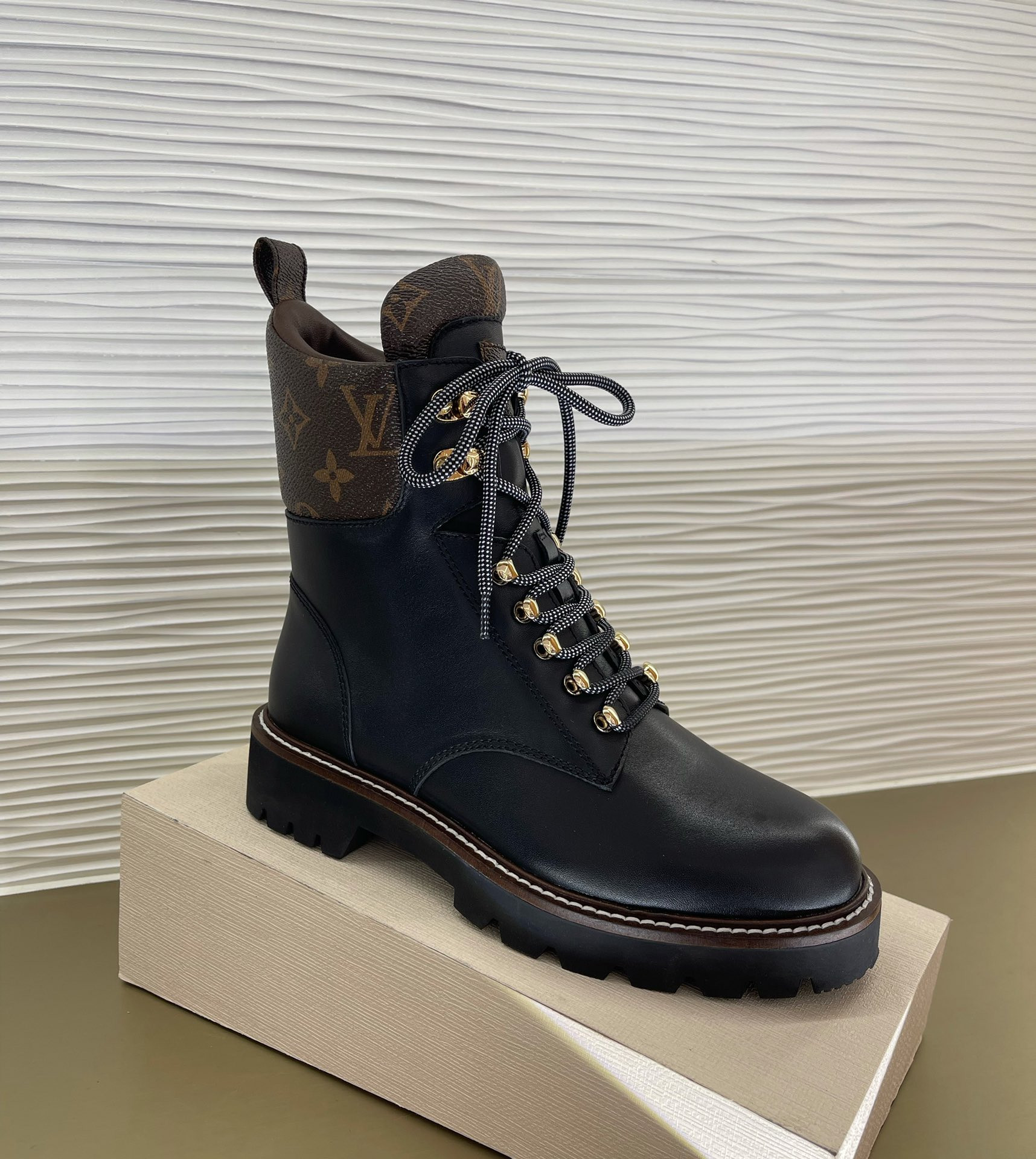 LVT BOOTS