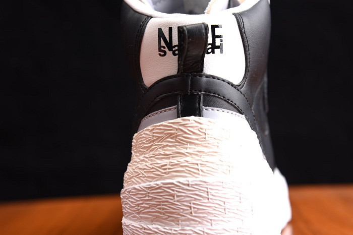 NIKE SHOX R4 X NEYMAR BV0072-002