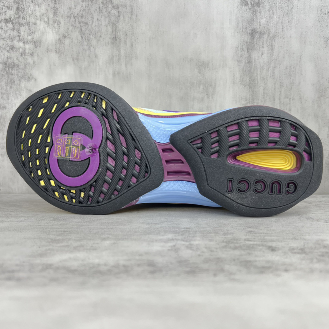 G*u*i sneaker