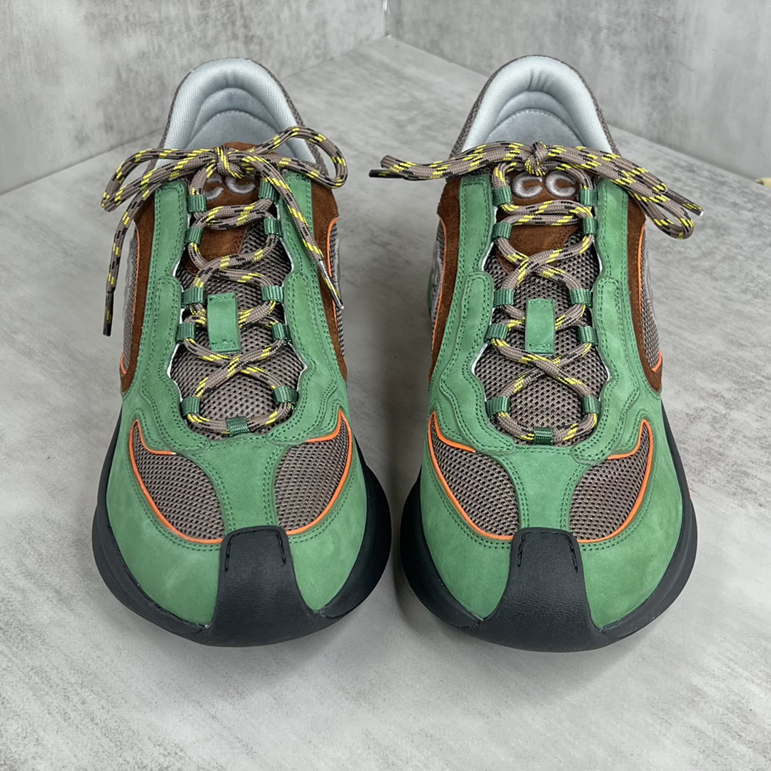 G*u*i sneaker