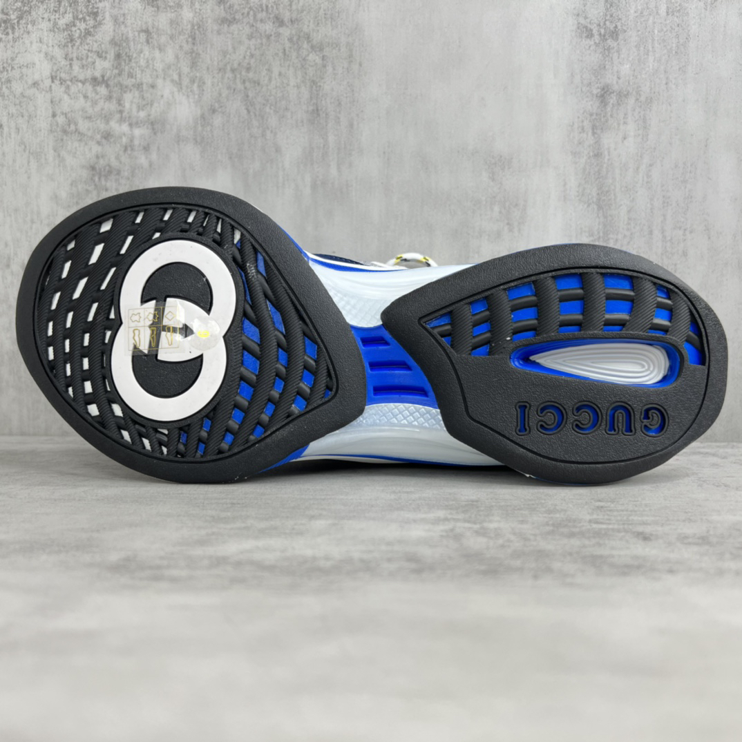 G*u*i sneaker