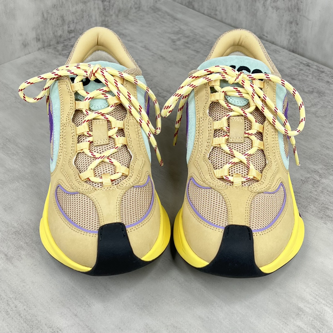 G*u*i sneaker